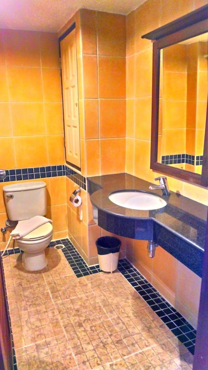 Hostel Bodega Phuket Patong (Adults Only) Zewnętrze zdjęcie
