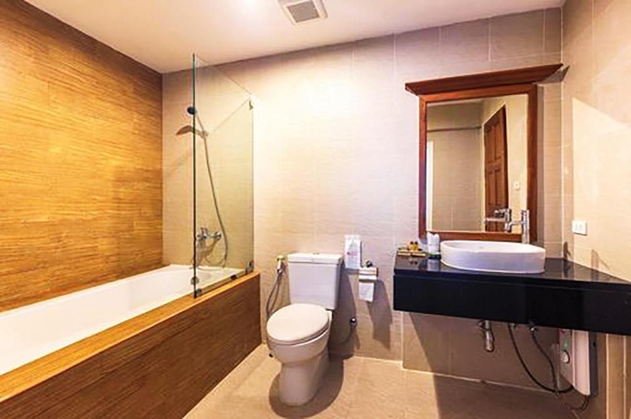 Hostel Bodega Phuket Patong (Adults Only) Zewnętrze zdjęcie