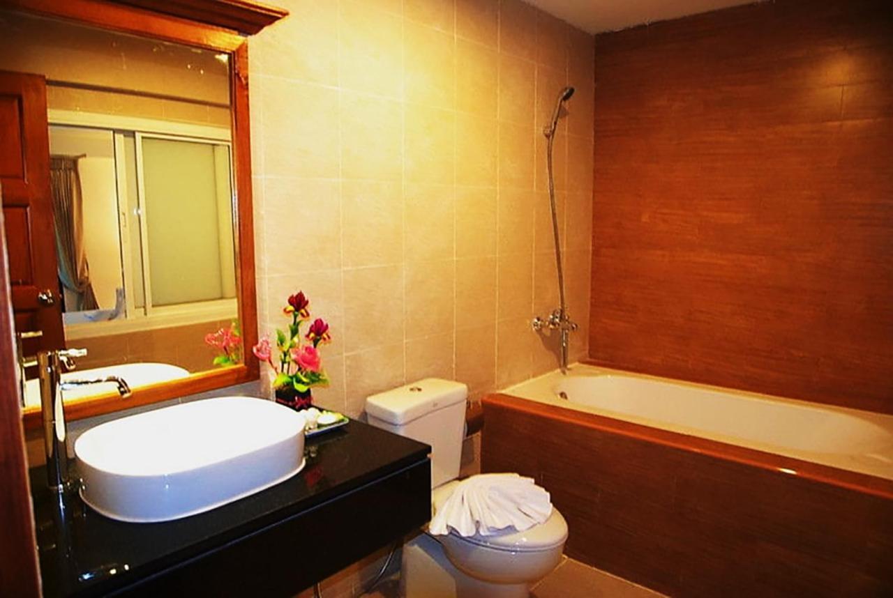 Hostel Bodega Phuket Patong (Adults Only) Zewnętrze zdjęcie